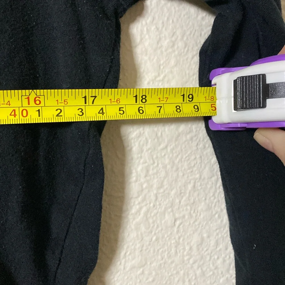 🛍️Adorable Black Long Sleeve Top! - Picture 6 of 7